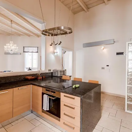 公寓 Apt-prime Location 3bed By Homely